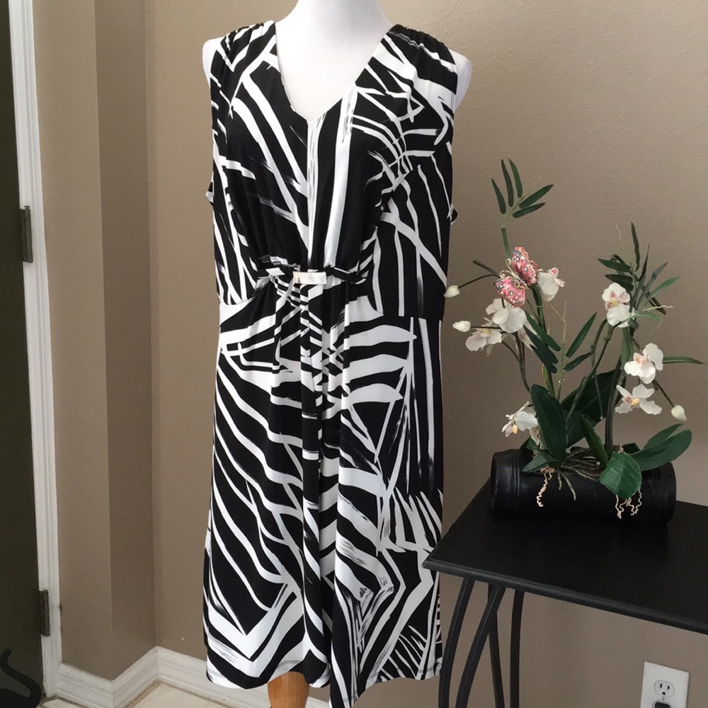 🌷NWT Black/White Sleeveless Dress 2X